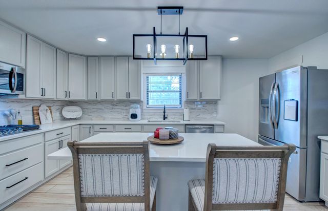 602 E Saline Circle, Benton, AR 72019