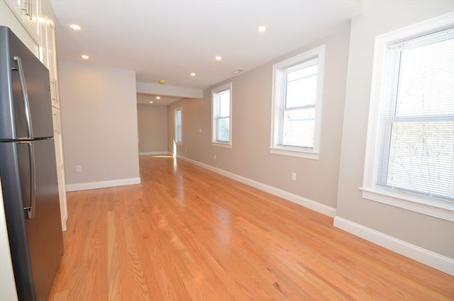 18 Eaton Ave 2, Woburn, MA 01801