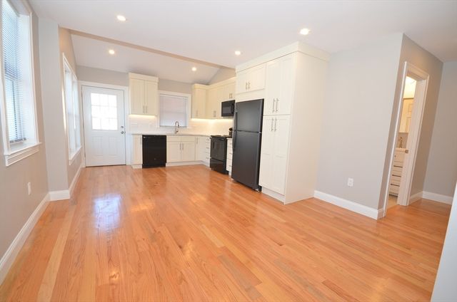 18 Eaton Ave 2, Woburn, MA 01801