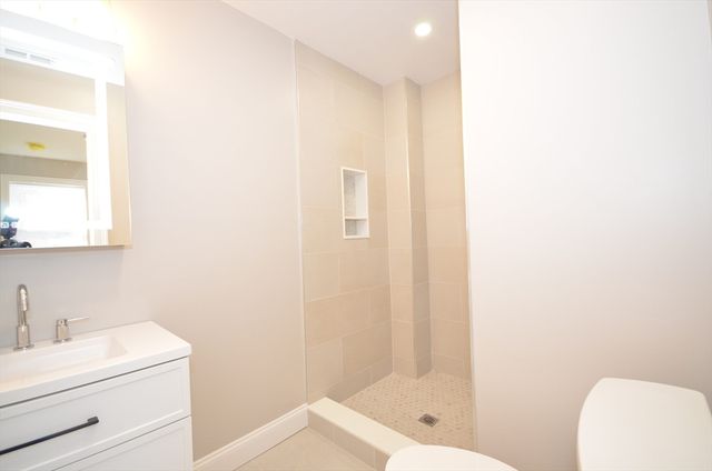 18 Eaton Ave 2, Woburn, MA 01801