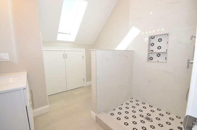 18 Eaton Ave 2, Woburn, MA 01801