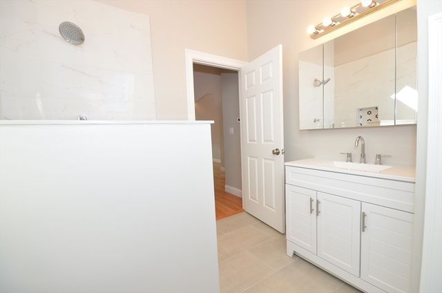 18 Eaton Ave 2, Woburn, MA 01801