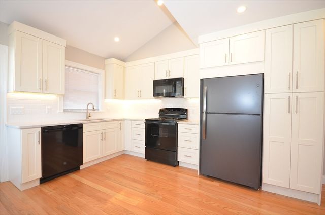 18 Eaton Ave 2, Woburn, MA 01801