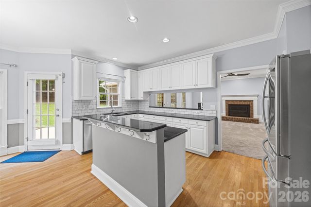 7015 Olde Sycamore Drive, Charlotte, NC 28227