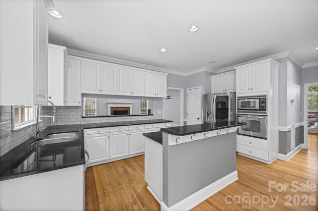 7015 Olde Sycamore Drive, Charlotte, NC 28227