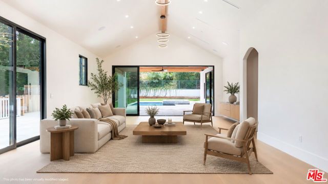23346 Calvert Street, Los Angeles, CA 91367