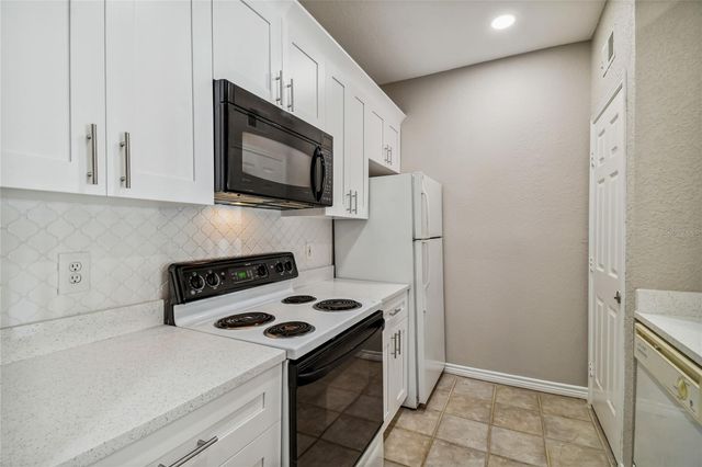 4307 BAYSIDE VILLAGE DRIVE 104, Tampa, FL 33615