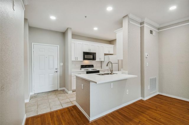 4307 BAYSIDE VILLAGE DRIVE 104, Tampa, FL 33615
