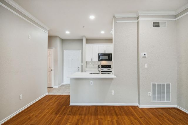 4307 BAYSIDE VILLAGE DRIVE 104, Tampa, FL 33615