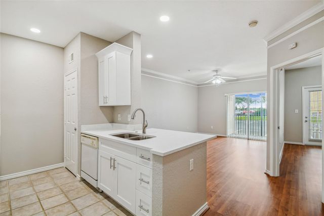 4307 BAYSIDE VILLAGE DRIVE 104, Tampa, FL 33615