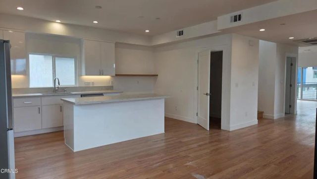 915 N Ridgewood Place, Los Angeles, CA 90038