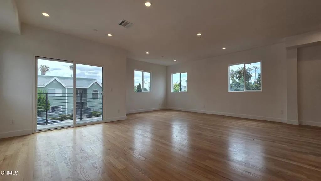 915 N Ridgewood Place, Los Angeles, CA 90038