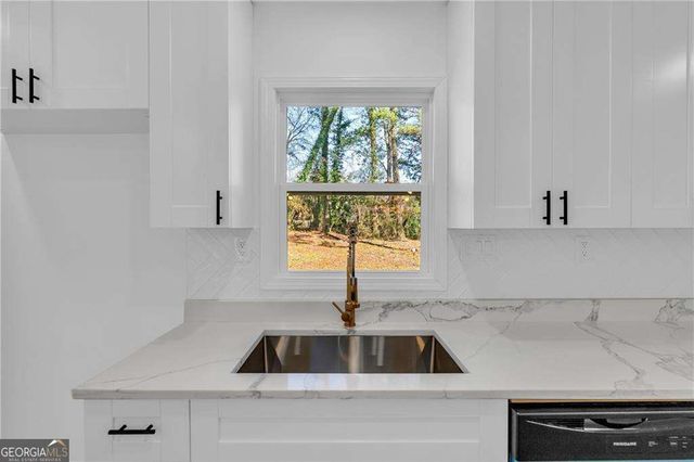 5240 Omalley Lane, Stone Mountain, GA 30088