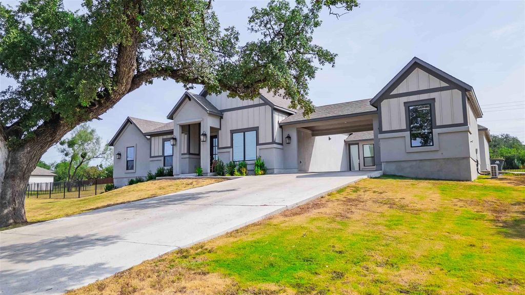 104 Lazy Oak PL, Spicewood, TX 78669