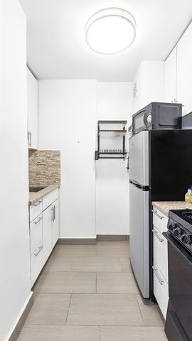 408 W 34th St Apt 6A, New York City, NY 10001