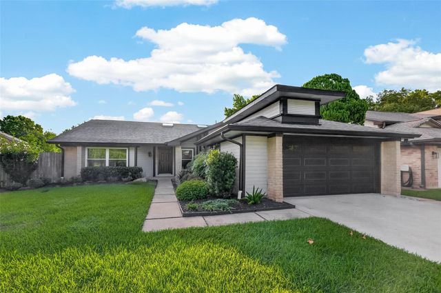 2119 Braesmeadow Lane, Sugar Land, TX 77479