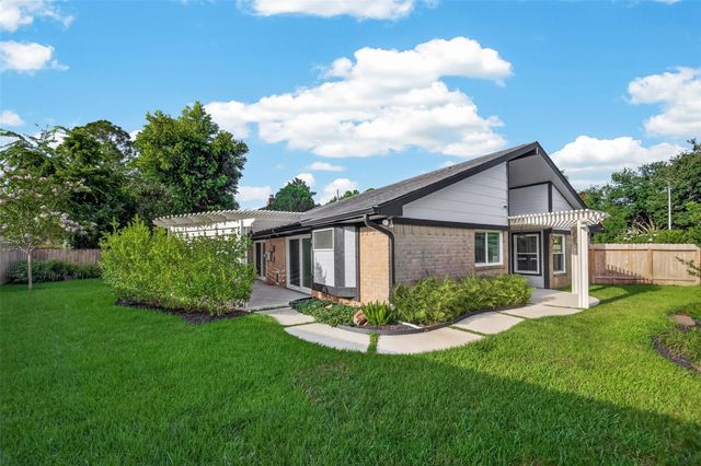 2119 Braesmeadow Lane, Sugar Land, TX 77479