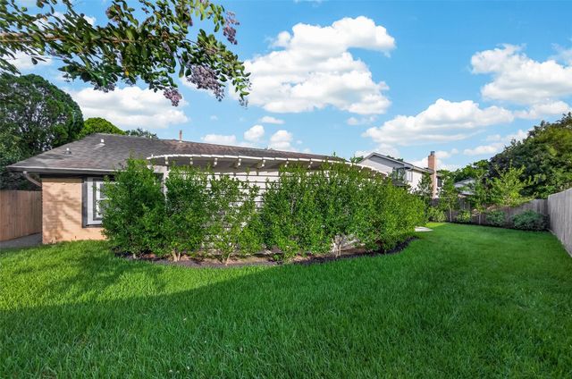2119 Braesmeadow Lane, Sugar Land, TX 77479