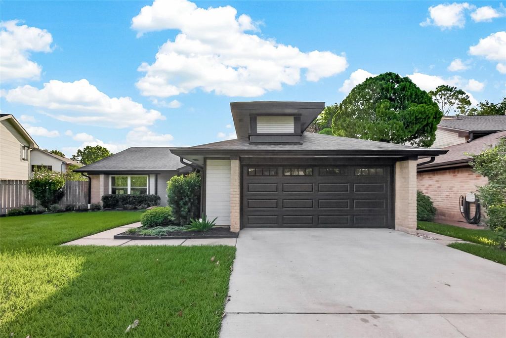 2119 Braesmeadow Lane, Sugar Land, TX 77479