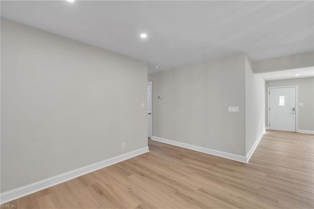 337 Willard DR, Chesapeake, VA 23322