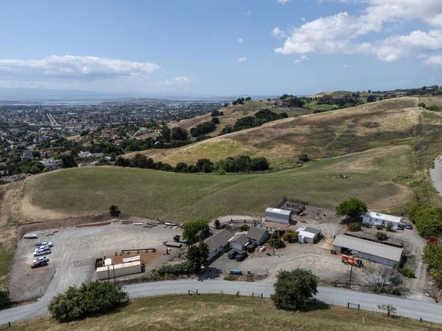 2375 Old Calaveras Road, Milpitas, CA 95035