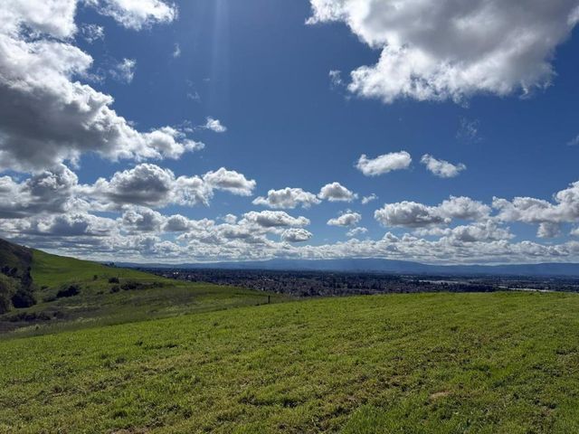 2375 Old Calaveras Road, Milpitas, CA 95035