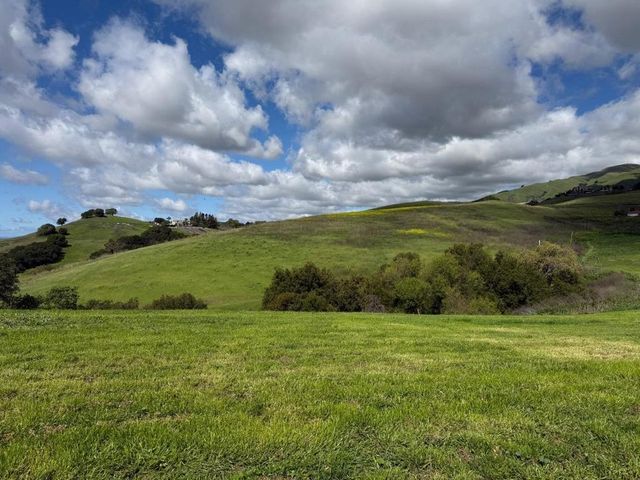 2375 Old Calaveras Road, Milpitas, CA 95035