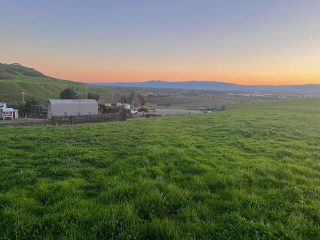 2375 Old Calaveras Road, Milpitas, CA 95035