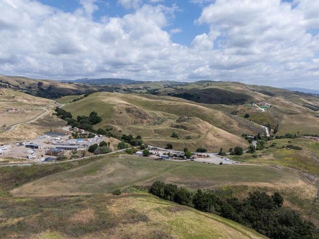 2375 Old Calaveras Road, Milpitas, CA 95035