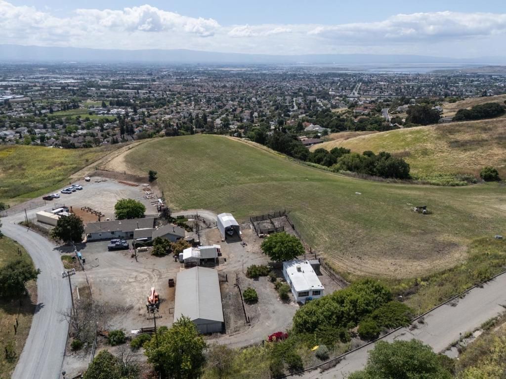 2375 Old Calaveras Road, Milpitas, CA 95035