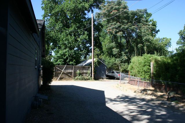 321 Pleasant St #B, Grass Valley, CA 95945
