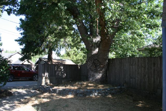 321 Pleasant St #B, Grass Valley, CA 95945