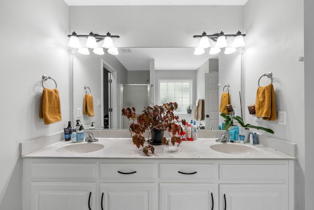 3718 Nadia Dr, Clarksville, TN 37040