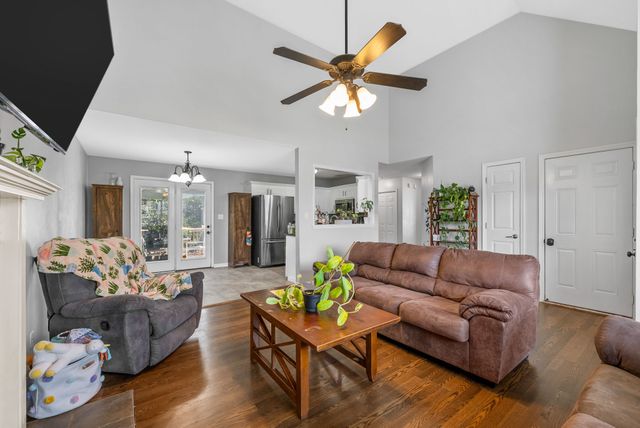 3718 Nadia Dr, Clarksville, TN 37040