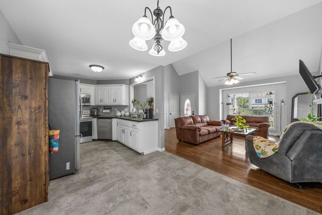 3718 Nadia Dr, Clarksville, TN 37040