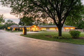 208 Brookdale Lane, Palatine, IL 60067