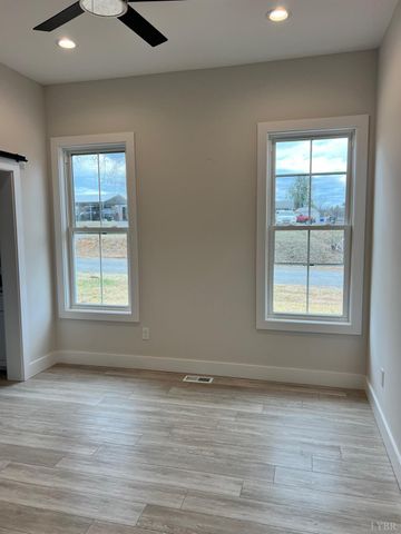 424 Main St., Madison Heights, VA 24572