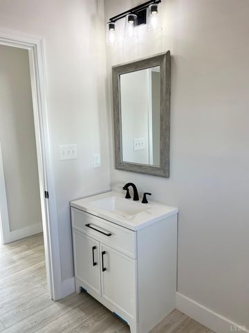 424 Main St., Madison Heights, VA 24572