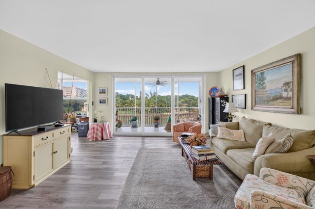 3100 NE 48TH Court 409, Lighthouse Point, FL 33064