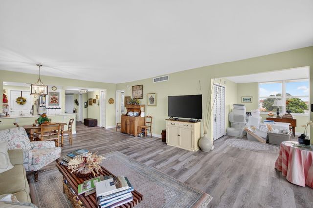 3100 NE 48TH Court 409, Lighthouse Point, FL 33064