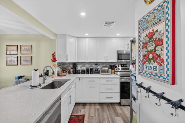 3100 NE 48TH Court 409, Lighthouse Point, FL 33064