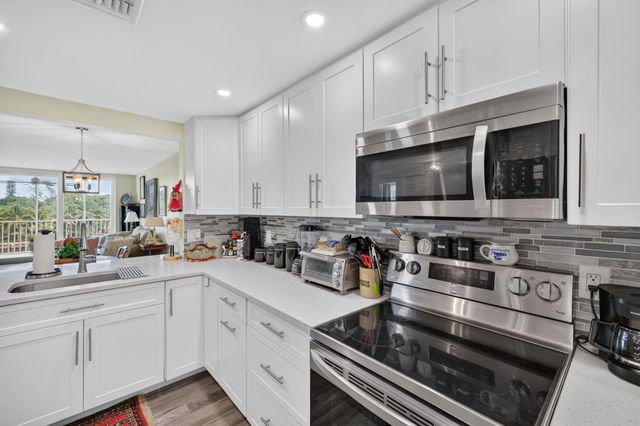 3100 NE 48TH Court 409, Lighthouse Point, FL 33064
