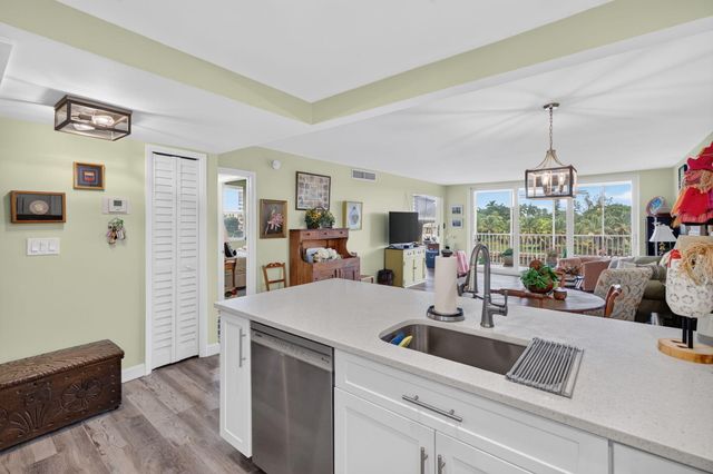 3100 NE 48TH Court 409, Lighthouse Point, FL 33064