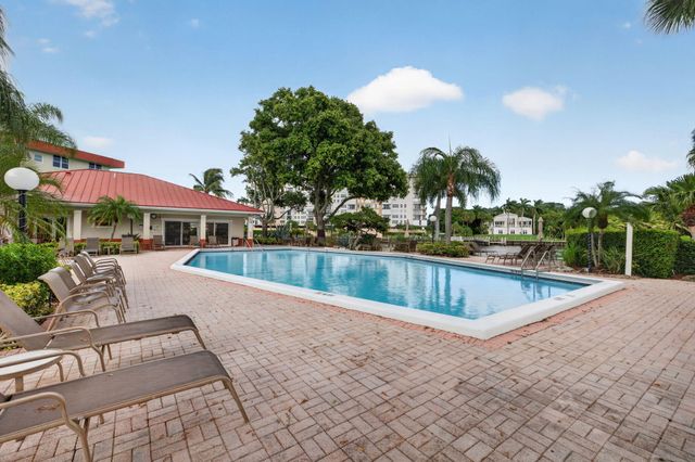 3100 NE 48TH Court 409, Lighthouse Point, FL 33064