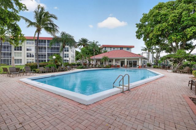 3100 NE 48TH Court 409, Lighthouse Point, FL 33064