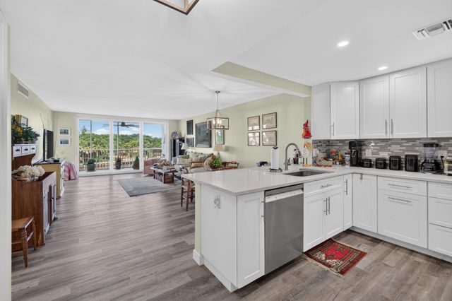 3100 NE 48TH Court 409, Lighthouse Point, FL 33064
