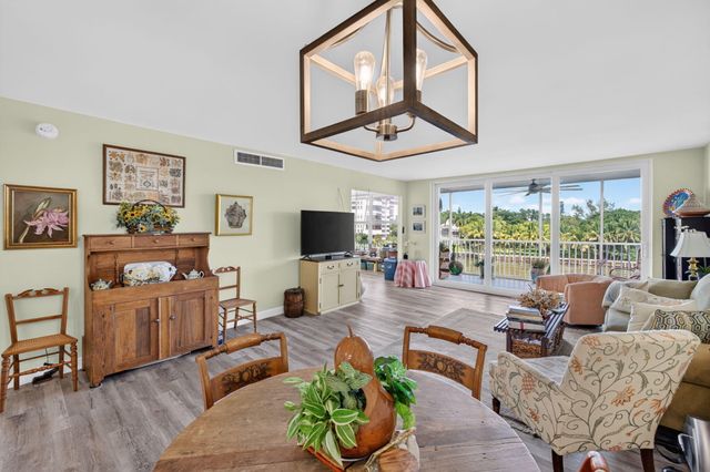 3100 NE 48TH Court 409, Lighthouse Point, FL 33064