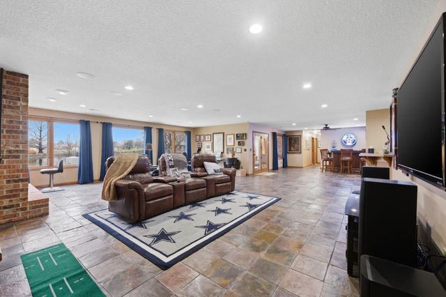 15 E Flanigan Dr, Augusta, KS 67010