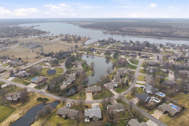 15 E Flanigan Dr, Augusta, KS 67010