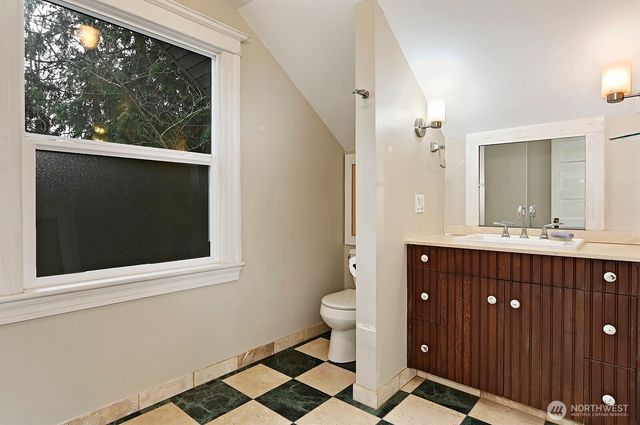 4729 Mount View Drive S, Seattle, WA 98108